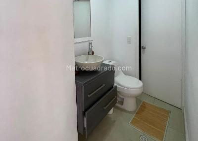 Apartamento de 2 alcobas en arriendo en Loma De Los Parra, Medellín, 130 m² · foto 6 de 9