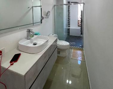 Apartamento de 2 alcobas en arriendo en Loma De Los Parra, Medellín, 130 m² · foto 8 de 9