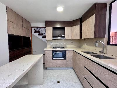Casa de 4 alcobas en arriendo en Loma De Las Brujas, Envigado, 189 m² · foto 2 de 20