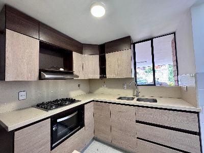 Casa de 4 alcobas en arriendo en Loma De Las Brujas, Envigado, 189 m² · foto 3 de 20
