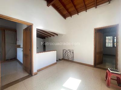 Casa de 5 alcobas en arriendo en Los Colores, Medellín, 500 m² · foto 10 de 20