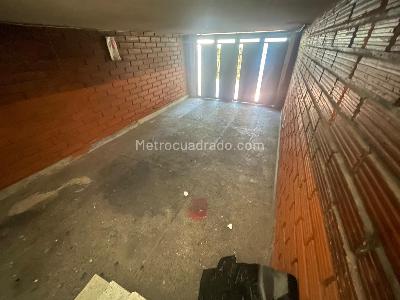 Casa de 5 alcobas en arriendo en Los Colores, Medellín, 500 m² · foto 13 de 20