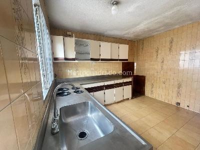 Casa de 5 alcobas en arriendo en Los Colores, Medellín, 500 m² · foto 17 de 20