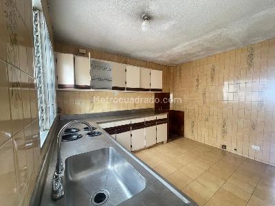 Casa de 5 alcobas en arriendo en Los Colores, Medellín, 500 m² · foto 18 de 20