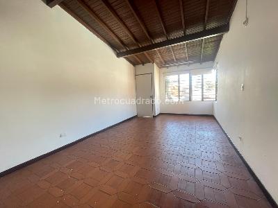Casa de 5 alcobas en arriendo en Los Colores, Medellín, 500 m² · foto 4 de 20