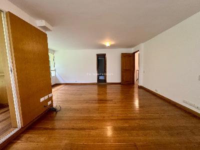 Casa de 3 alcobas en arriendo en San Lucas, Medellín, 312 m² · foto 3 de 20