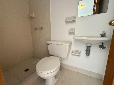 Casa de 3 alcobas en arriendo en San Lucas, Medellín, 312 m² · foto 8 de 20