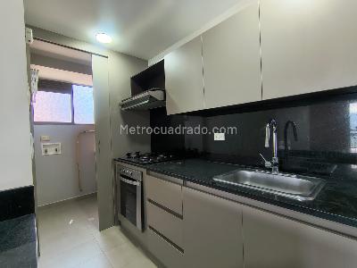 Apartamento de 2 alcobas en arriendo en Los Balsos, Medellín, 72 m² · foto 4 de 12