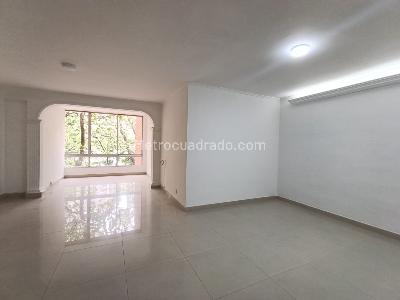 Apartamento de 2 alcobas en arriendo en Patio Bonito, Medellín, 113 m² · foto 2 de 12