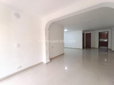 Apartamento de 2 alcobas en arriendo en Patio Bonito, Medellín, 113 m² · foto 3 de 12