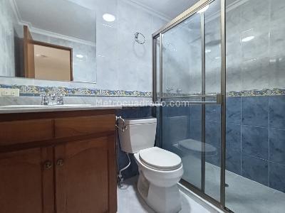 Apartamento de 2 alcobas en arriendo en Patio Bonito, Medellín, 113 m² · foto 4 de 12