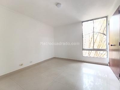 Apartamento de 2 alcobas en arriendo en Patio Bonito, Medellín, 113 m² · foto 6 de 12