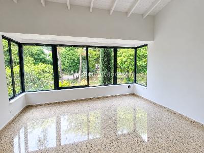 Casa de 5 alcobas en arriendo en Villa Grande, Envigado, 300 m² · foto 2 de 20