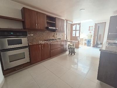 Casa de 5 alcobas en arriendo en Villa Grande, Envigado, 300 m² · foto 9 de 20