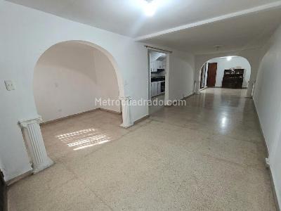 Casa de 4 alcobas en arriendo en Cataluña, Medellín, 210 m² · foto 1 de 20