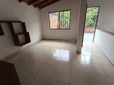 Casa de 4 alcobas en arriendo en Cataluña, Medellín, 210 m² · foto 2 de 20