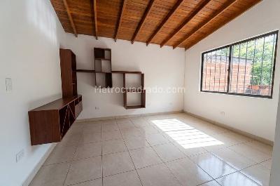 Casa de 4 alcobas en arriendo en Cataluña, Medellín, 210 m² · foto 3 de 20