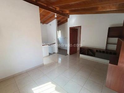 Casa de 4 alcobas en arriendo en Cataluña, Medellín, 210 m² · foto 9 de 20