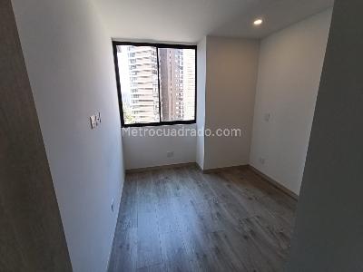 Apartamento de 2 alcobas en arriendo en Altos Del Poblado Cola Del Zorro, Medellín, 82 m² · foto 4 de 14