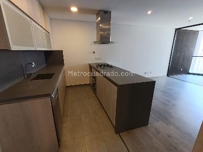 Apartamento de 2 alcobas en arriendo en Altos Del Poblado Cola Del Zorro, Medellín, 82 m² · foto 5 de 14