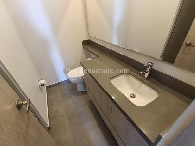 Apartamento de 2 alcobas en arriendo en Altos Del Poblado Cola Del Zorro, Medellín, 82 m² · foto 6 de 14