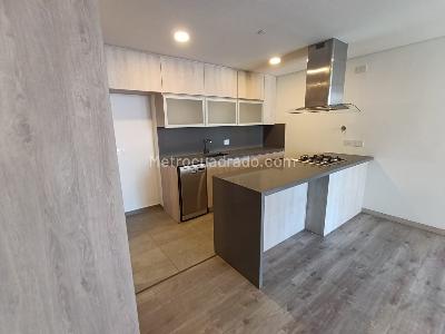 Apartamento de 2 alcobas en arriendo en Altos Del Poblado Cola Del Zorro, Medellín, 82 m² · foto 8 de 14