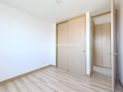 Apartamento de 3 alcobas en arriendo en Castropol, Medellín, 94 m² · foto 4 de 13