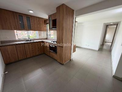 Apartamento de 3 alcobas en arriendo en Loma De Los Bernal, Medellín, 70 m² · foto 2 de 14