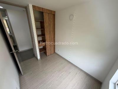 Apartamento de 3 alcobas en arriendo en Loma De Los Bernal, Medellín, 70 m² · foto 8 de 14