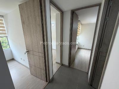 Apartamento de 3 alcobas en arriendo en Loma De Los Bernal, Medellín, 70 m² · foto 11 de 14