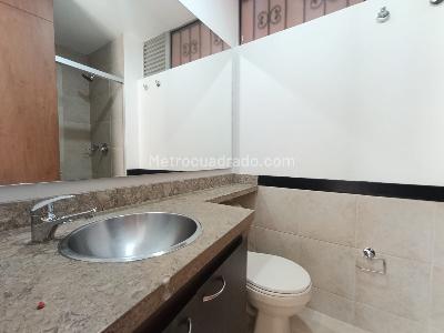 Apartamento de 3 alcobas en arriendo en Castropol, Medellín, 78 m² · foto 6 de 14