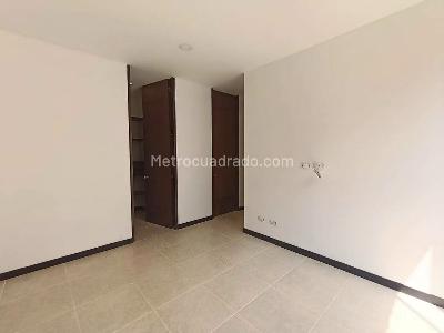 Apartamento de 3 alcobas en arriendo en Castropol, Medellín, 78 m² · foto 9 de 14