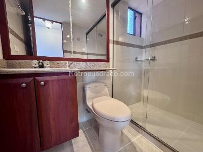Apartamento de 2 alcobas en arriendo en La Visitacion Los Gonzalez, Medellín, 76 m² · foto 13 de 15