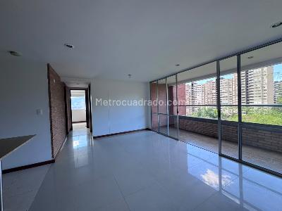 Apartamento de 2 alcobas en arriendo en Loma Benedictinos, Envigado, 76 m² · foto 2 de 15