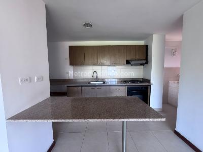 Apartamento de 2 alcobas en arriendo en Loma Benedictinos, Envigado, 76 m² · foto 3 de 15