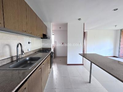 Apartamento de 2 alcobas en arriendo en Loma Benedictinos, Envigado, 76 m² · foto 5 de 15