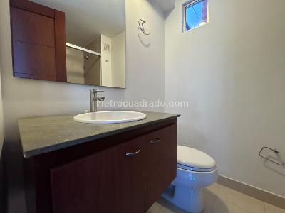Apartamento de 2 alcobas en arriendo en Loma Benedictinos, Envigado, 76 m² · foto 7 de 15