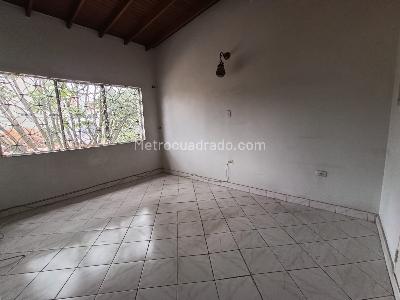Casa de 3 alcobas en arriendo en Florida Nueva, Medellín, 320 m² · foto 11 de 18