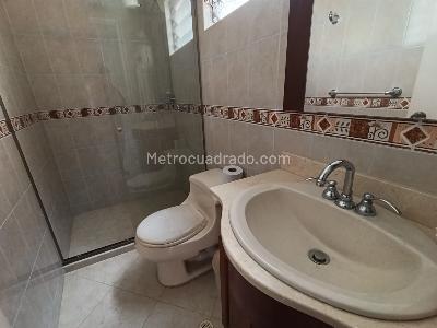 Casa de 3 alcobas en arriendo en Florida Nueva, Medellín, 320 m² · foto 15 de 18