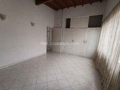 Casa de 3 alcobas en arriendo en Florida Nueva, Medellín, 320 m² · foto 2 de 18