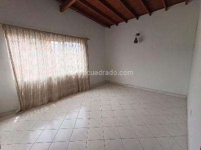 Casa de 3 alcobas en arriendo en Florida Nueva, Medellín, 320 m² · foto 4 de 18