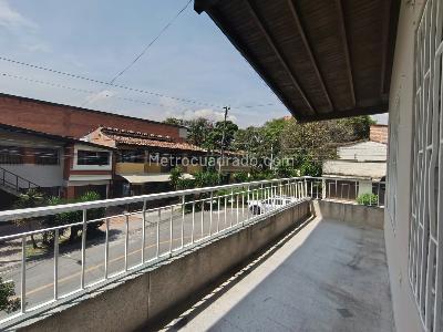 Casa de 5 alcobas en arriendo en Laureles Medellin, Medellín, 185 m² · foto 13 de 18