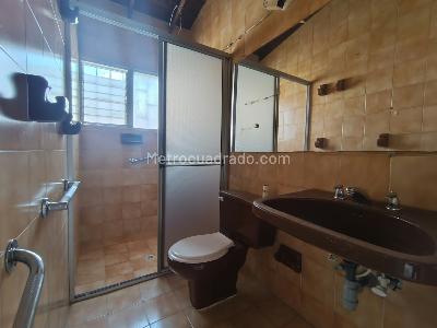 Casa de 5 alcobas en arriendo en Laureles Medellin, Medellín, 185 m² · foto 18 de 18