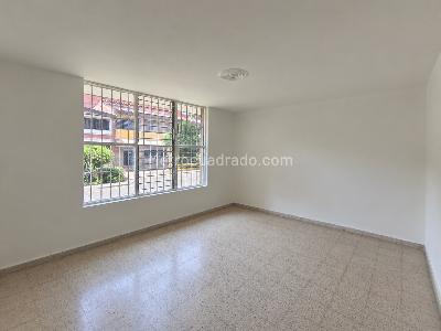 Casa de 5 alcobas en arriendo en Laureles Medellin, Medellín, 185 m² · foto 3 de 18