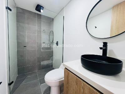 Apartamento de 2 alcobas en arriendo en La Asomadera, Medellín, 62 m² · foto 9 de 12