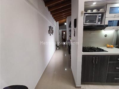 Apartamento de 3 alcobas en venta en Florida Nueva, Medellín, 82 m² · foto 4 de 14