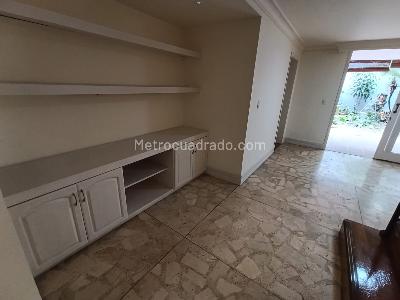 Casa de 5 alcobas en arriendo en Alameda, Medellín, 400 m² · foto 2 de 20