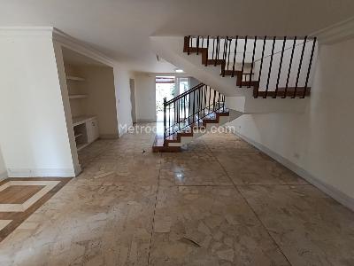 Casa de 5 alcobas en arriendo en Alameda, Medellín, 400 m² · foto 3 de 20