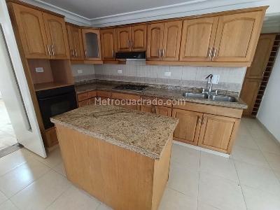 Casa de 5 alcobas en arriendo en Alameda, Medellín, 400 m² · foto 8 de 20