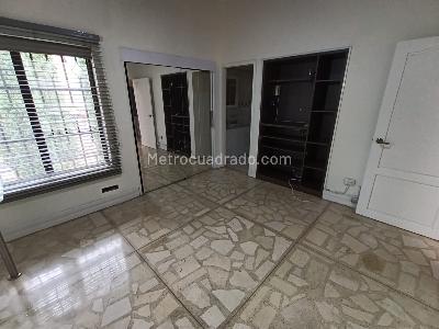 Casa de 5 alcobas en arriendo en Alameda, Medellín, 400 m² · foto 12 de 20